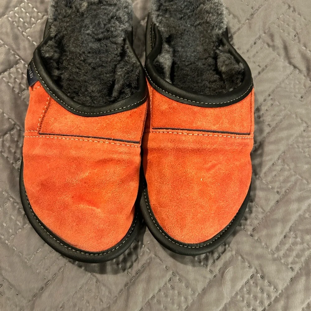 Garneau Slippers - Picture 1 of 4